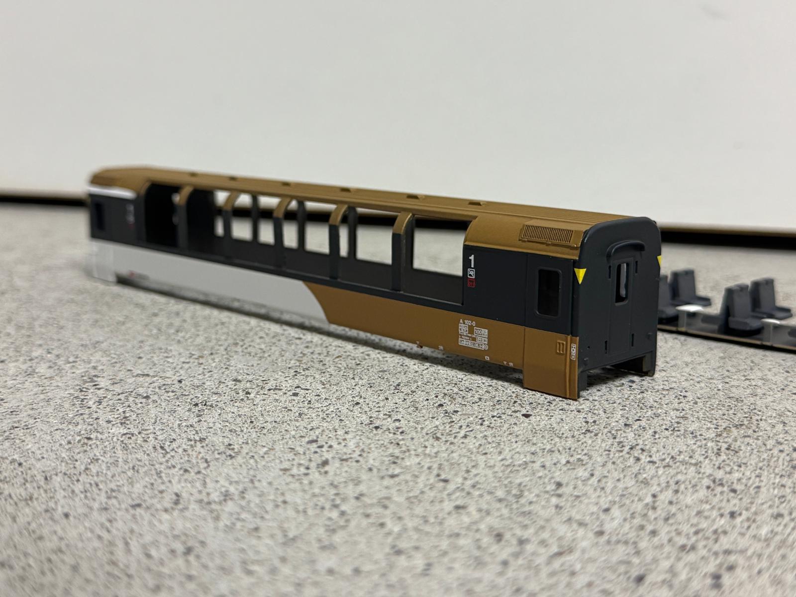 GoldenPass-Wagen lackiert